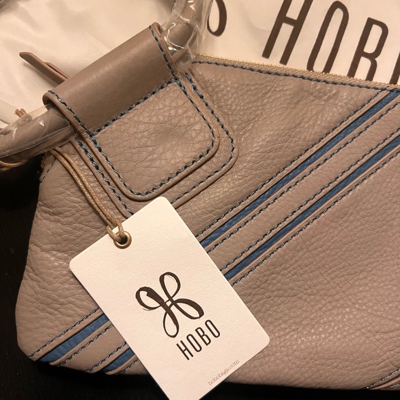NWT HOBO Beige and Blue Leather Wristlet - Picture 4 of 9